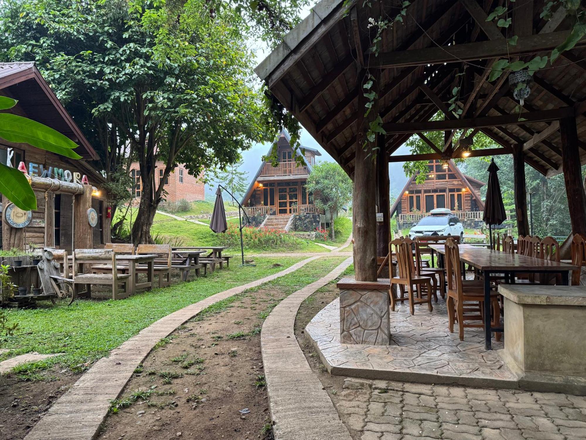 Hotel Ban Kaew Mo Ra Glamping & Restaurant Pang Mapha Exterior foto