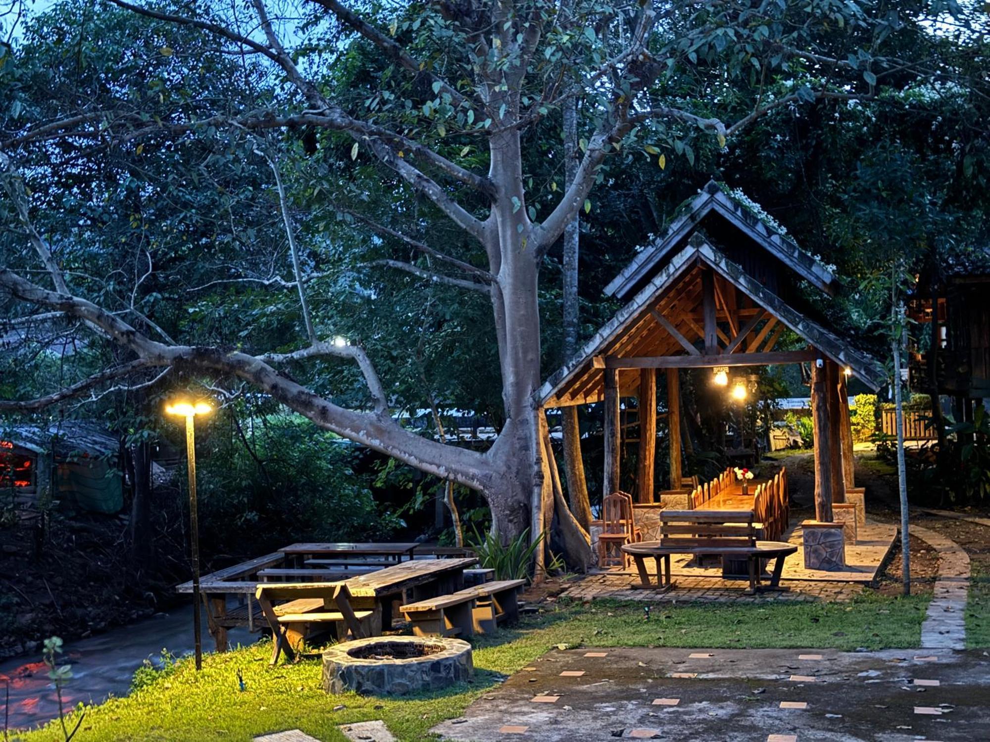 Hotel Ban Kaew Mo Ra Glamping & Restaurant Pang Mapha Exterior foto