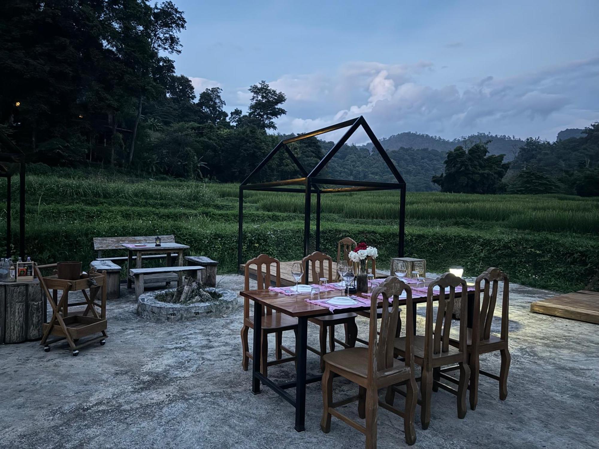 Hotel Ban Kaew Mo Ra Glamping & Restaurant Pang Mapha Exterior foto