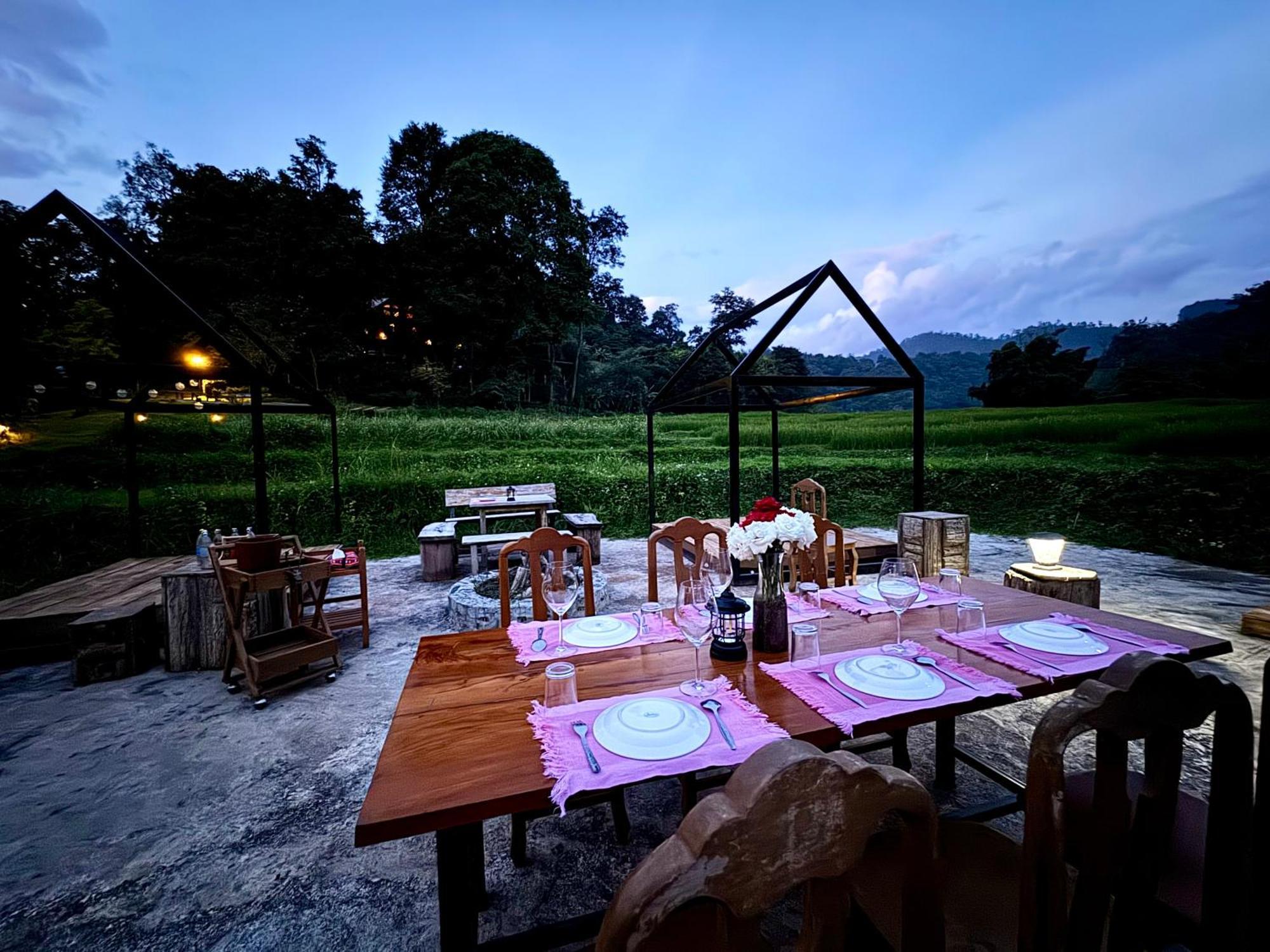 Hotel Ban Kaew Mo Ra Glamping & Restaurant Pang Mapha Exterior foto