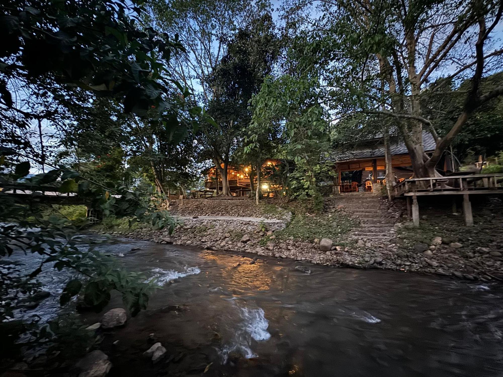 Hotel Ban Kaew Mo Ra Glamping & Restaurant Pang Mapha Exterior foto